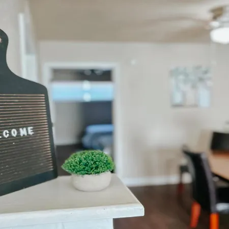 Beach And Downtown 5 Min! Budget, Free Parking, Tv